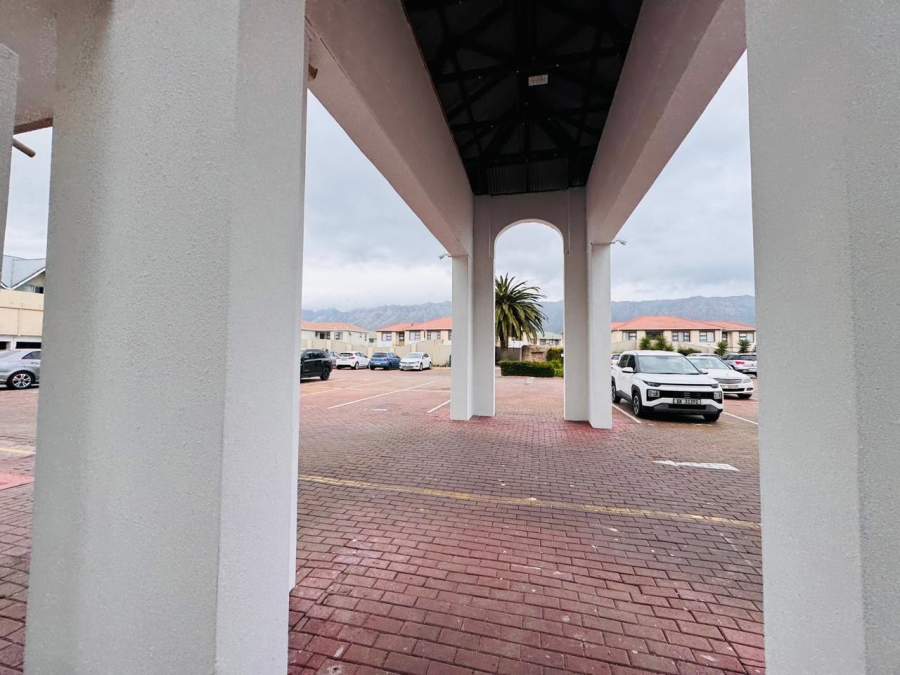 2 Bedroom Property for Sale in Whispering Pines Western Cape